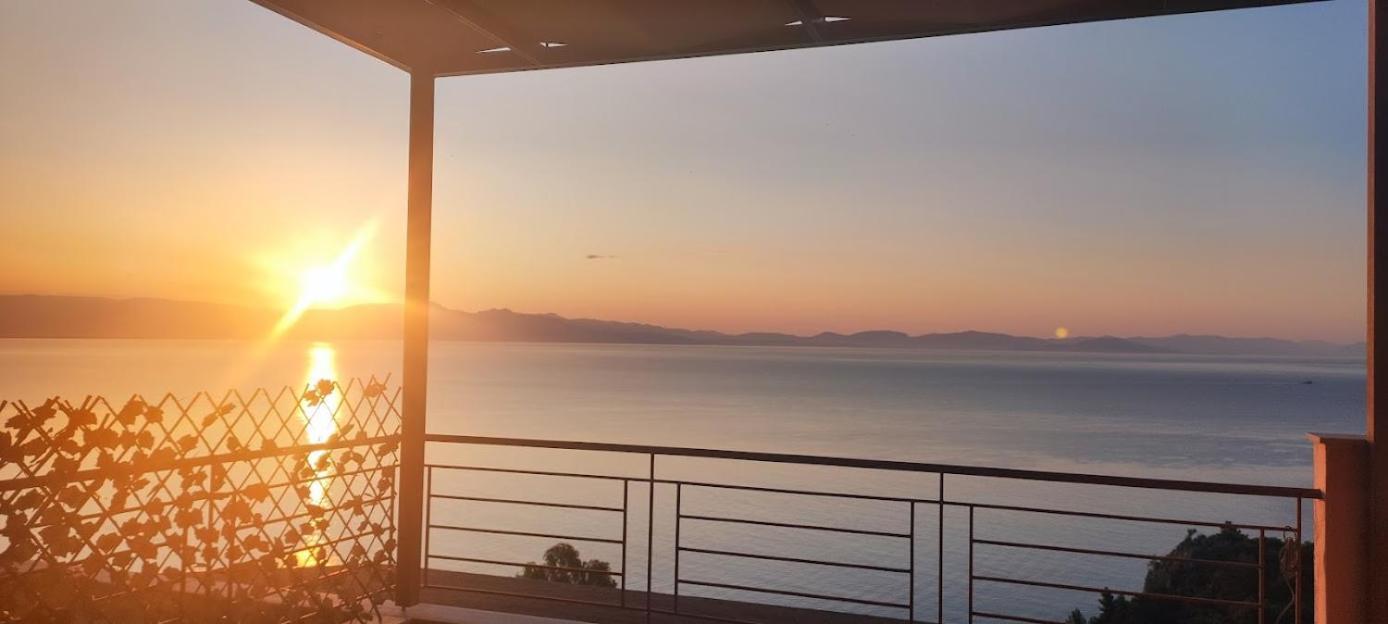 Simply Meraki Gytheian Apt With Panoramic Sea View Jýthio Eksteriør bilde